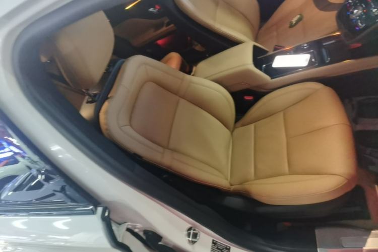 Used Lincoln Corsair 2022 2.0T Two-Wheel Drive Luxury Edition Right Front Seat