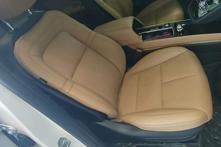 Used Lincoln Corsair 2022 2.0T Two-Wheel Drive Luxury Edition Right Front Seat