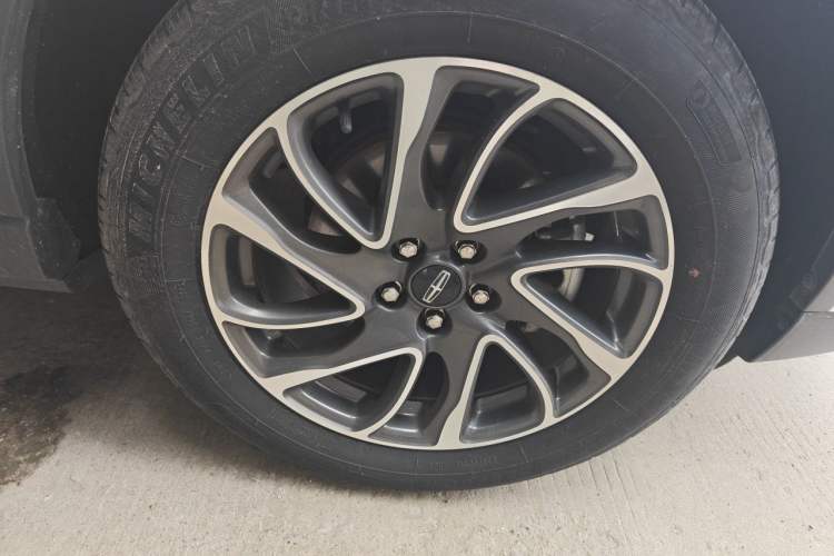 Used Lincoln Corsair 2022 Revised Version 2.0T Two-Wheel Drive Premium Edition Right Front Wheel Hub