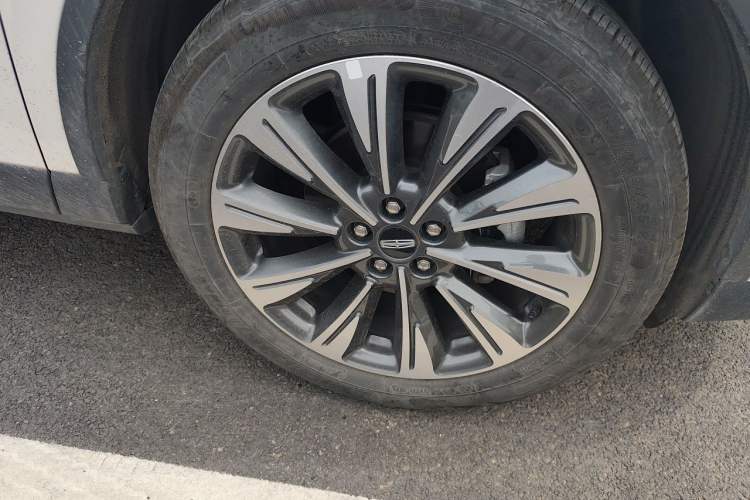 Used Lincoln Corsair 2022 2.0T Two-Wheel Drive Luxury Edition Right Front Wheel Hub