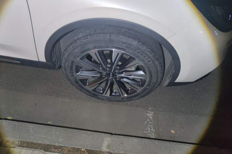 Used Lincoln Corsair 2022 2.0T Two-Wheel Drive Luxury Edition Right Front Wheel Hub