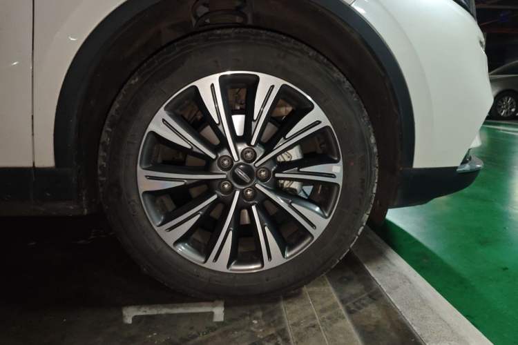 Used Lincoln Corsair 2022 2.0T Two-Wheel Drive Luxury Edition Right Front Wheel Hub