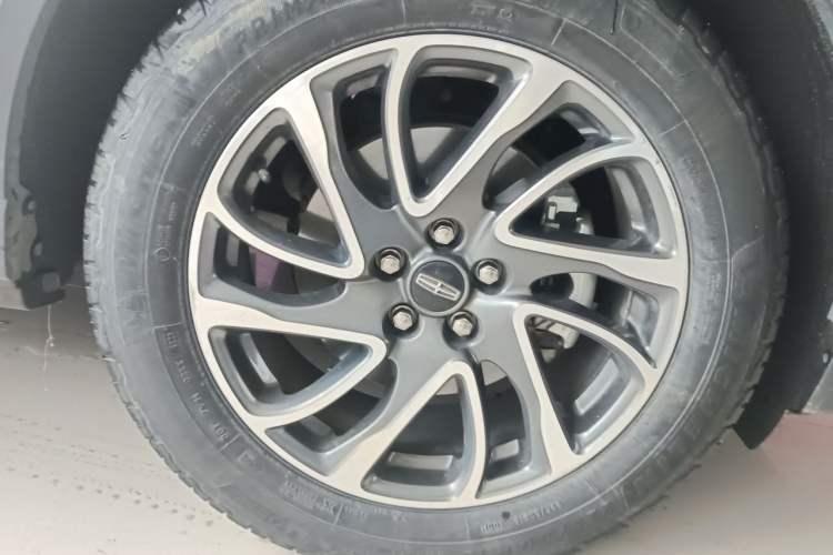 Used Lincoln Corsair 2022 2.0T Two-Wheel Drive Deluxe Edition Right Front Wheel Hub