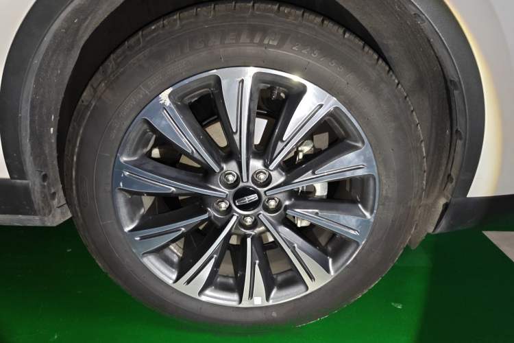 Used Lincoln Corsair 2022 2.0T Two-Wheel Drive Luxury Edition Right Front Wheel Hub