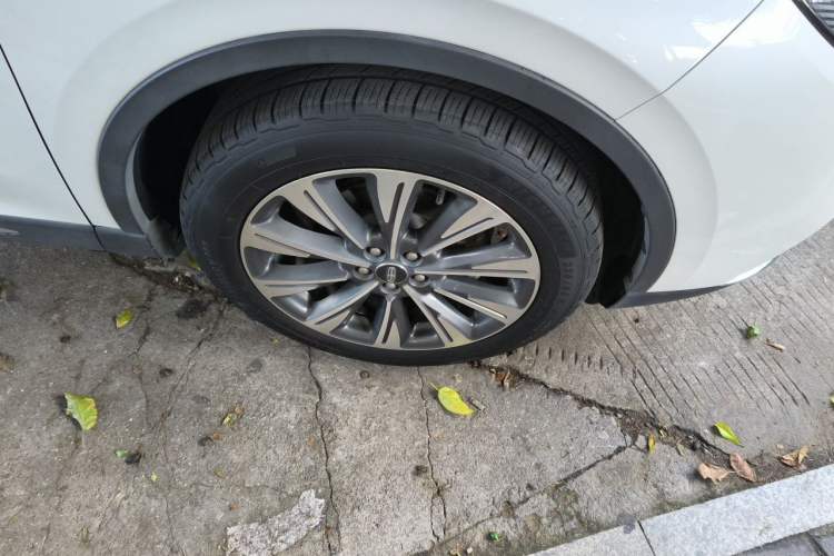 Used Lincoln Corsair 2022 2.0T Two-Wheel Drive Luxury Edition Right Front Wheel Hub
