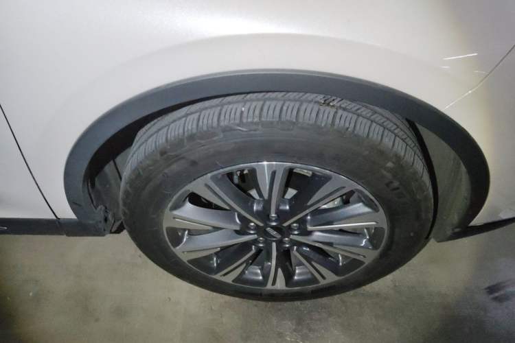 Used Lincoln Corsair 2022 Revised Version 2.0T Two-Wheel Drive Luxury Edition Right Front Wheel Hub