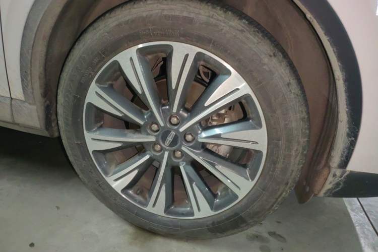 Used Lincoln Corsair 2022 2.0T Two-Wheel Drive Luxury Edition Right Front Wheel Hub