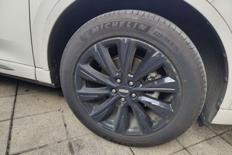 Used Lincoln Corsair 2022 2.0T Two-Wheel-Drive MONO Limited Edition Right Front Wheel Hub