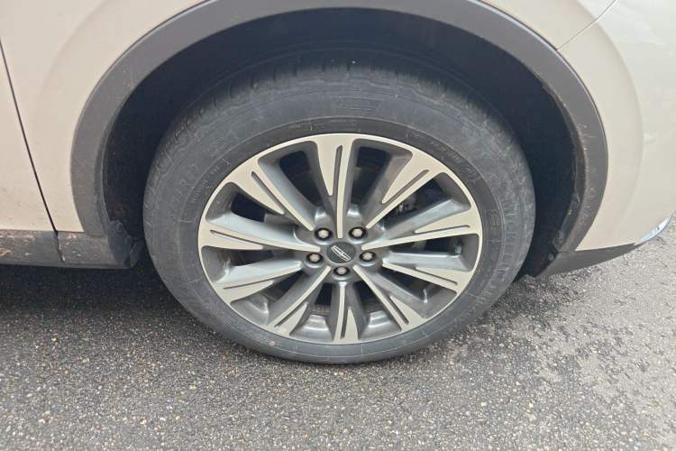 Used Lincoln Corsair 2022 Revised Version 2.0T Two-Wheel Drive Luxury Edition Right Front Wheel Hub
