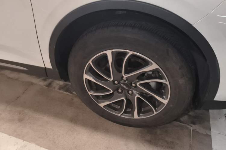 Used Lincoln Corsair 2022 2.0T Two-Wheel Drive Deluxe Edition Right Front Wheel Hub