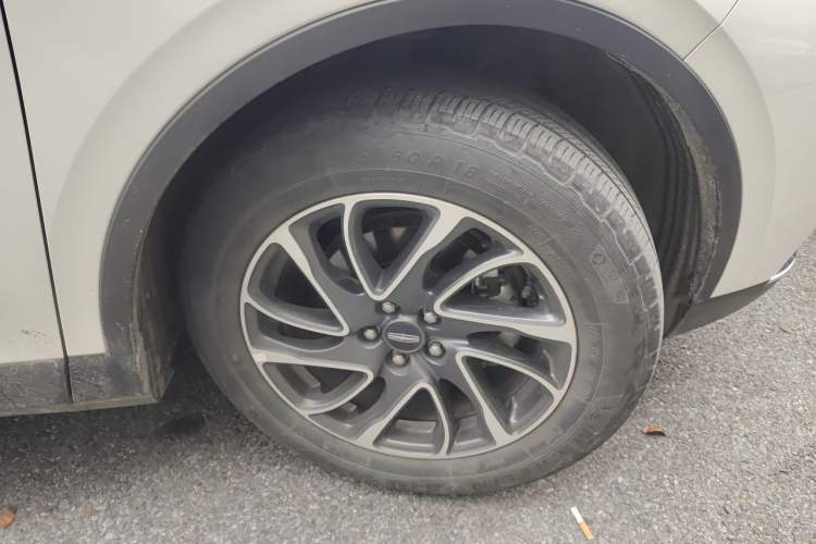 Used Lincoln Corsair 2022 2.0T Two-Wheel Drive Deluxe Edition Right Front Wheel Hub
