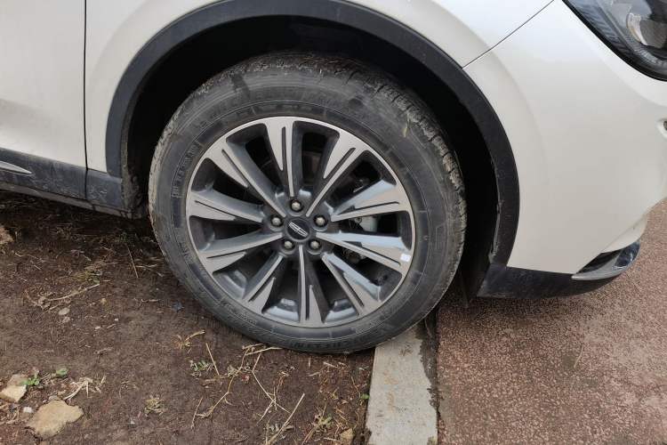 Used Lincoln Corsair 2022 2.0T Two-Wheel Drive Luxury Edition Right Front Wheel Hub