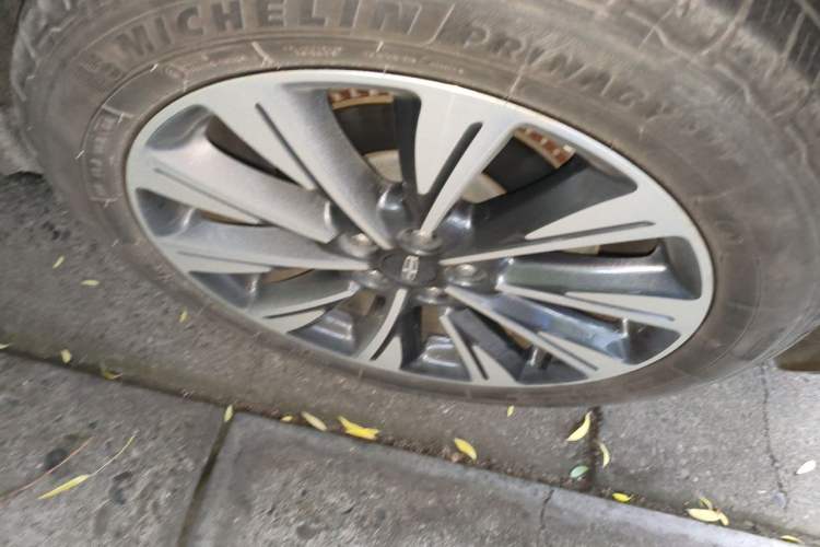 Used Lincoln Corsair 2022 2.0T Two-Wheel Drive Luxury Edition Right Front Wheel Hub
