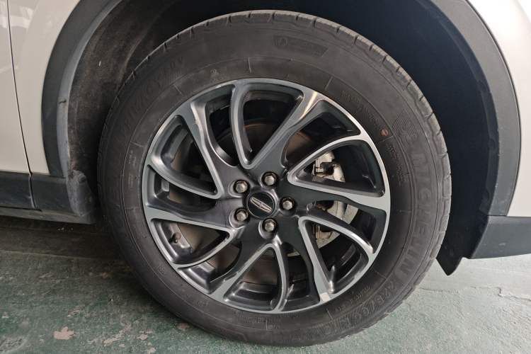 Used Lincoln Corsair 2022 2.0T Two-Wheel Drive Deluxe Edition Right Front Wheel Hub