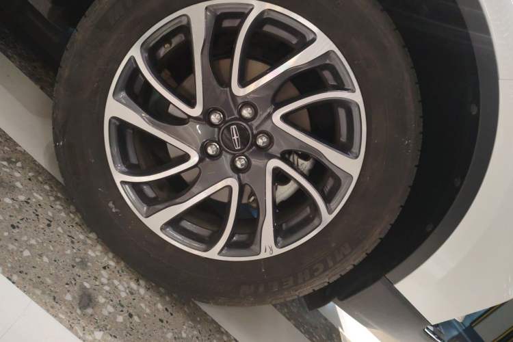 Used Lincoln Corsair 2022 2.0T Two-Wheel Drive Deluxe Edition Right Front Wheel Hub