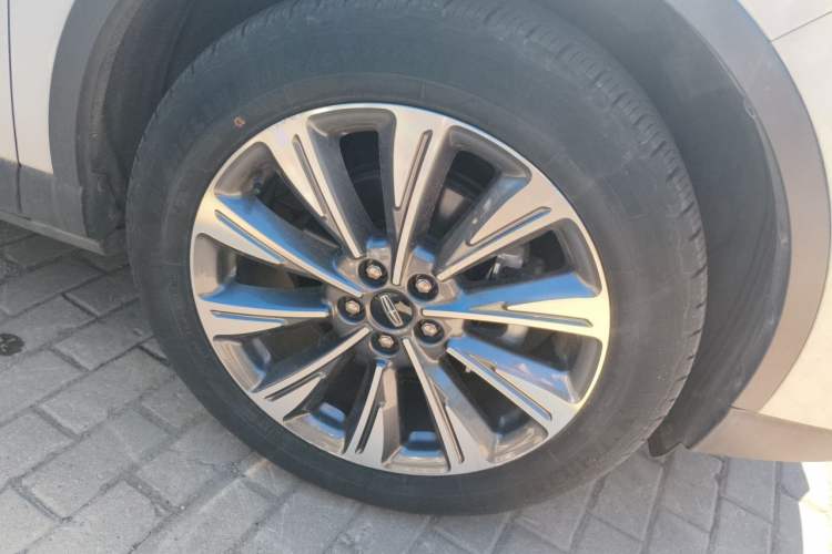 Used Lincoln Corsair 2022 2.0T Two-Wheel Drive Luxury Edition Right Front Wheel Hub
