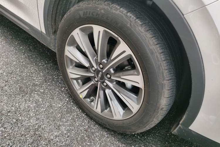 Used Lincoln Corsair 2022 2.0T Two-Wheel Drive Luxury Edition Right Front Wheel Hub