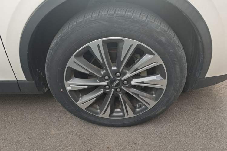 Used Lincoln Corsair 2022 2.0T Two-Wheel Drive Luxury Edition Right Front Wheel Hub