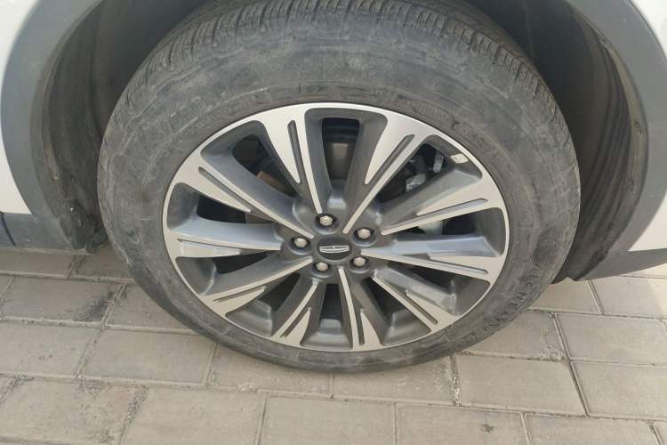 Used Lincoln Corsair 2022 Revised Version 2.0T Two-Wheel Drive Premium Edition Right Front Wheel Hub