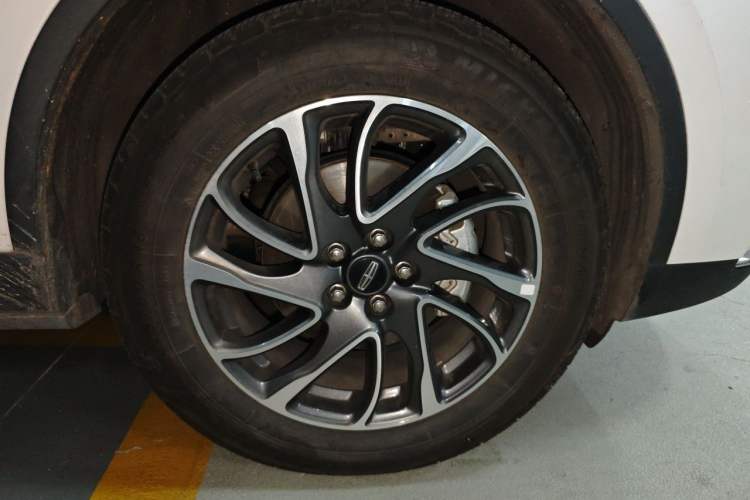 Used Lincoln Corsair 2022 Revised Version 2.0T Two-Wheel Drive Premium Edition Right Front Wheel Hub