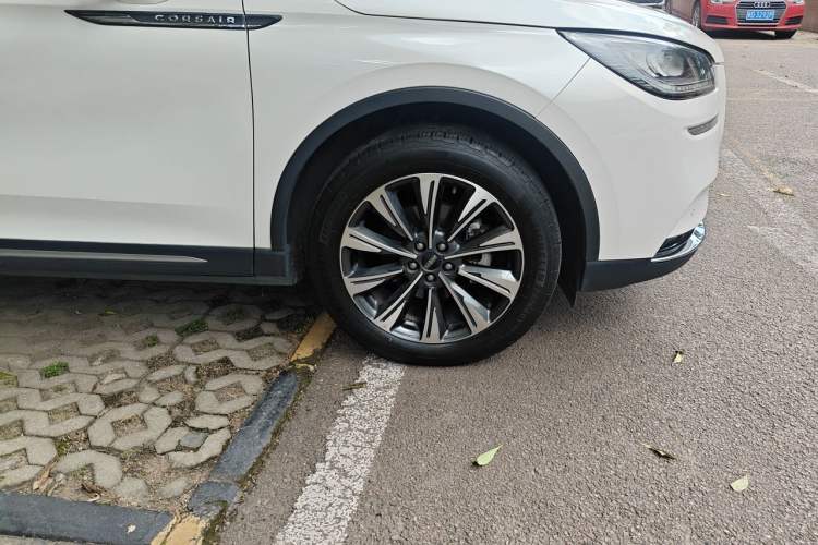 Used Lincoln Corsair 2022 2.0T Two-Wheel Drive Luxury Edition Right Front Wheel Hub