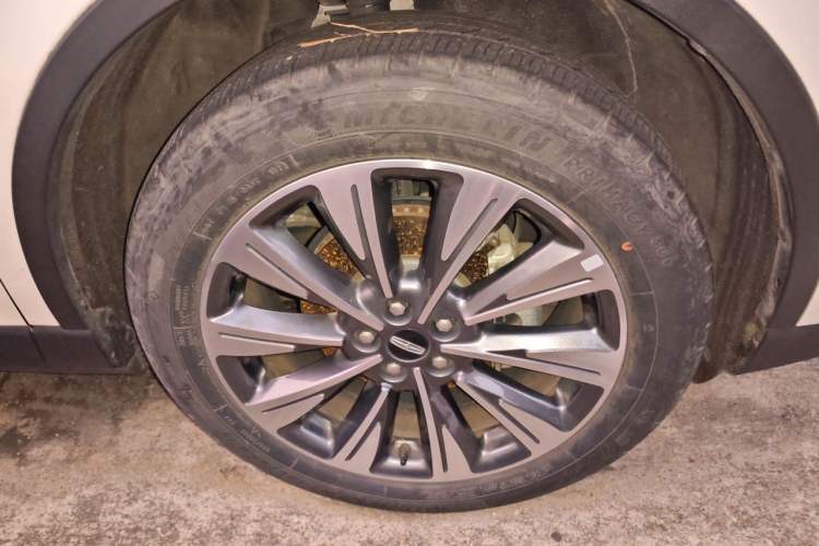 Used Lincoln Corsair 2022 Revised Version 2.0T Two-Wheel Drive Luxury Edition Right Front Wheel Hub