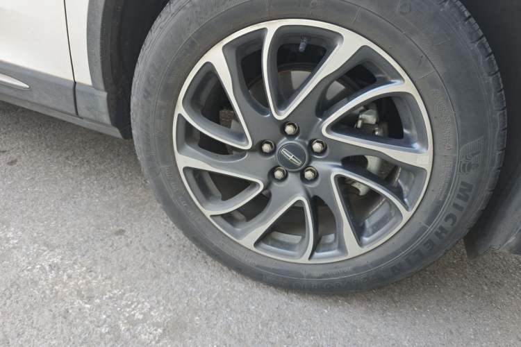 Used Lincoln Corsair 2022 2.0T Two-Wheel Drive Deluxe Edition Right Front Wheel Hub