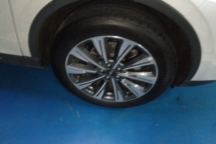 Used Lincoln Corsair 2022 2.0T Two-Wheel Drive Luxury Edition Right Front Wheel Hub