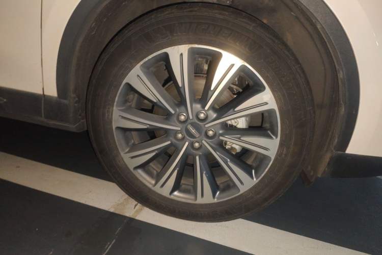 Used Lincoln Corsair 2022 2.0T Two-Wheel Drive Luxury Edition Right Front Wheel Hub