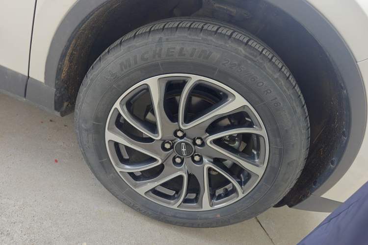 Used Lincoln Corsair 2022 2.0T Two-Wheel Drive Deluxe Edition Right Front Wheel Hub