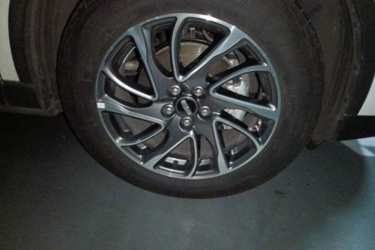 Used Lincoln Corsair 2022 2.0T Two-Wheel Drive Deluxe Edition Right Front Wheel Hub