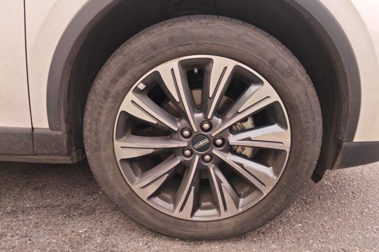 Used Lincoln Corsair 2022 2.0T Two-Wheel Drive Luxury Edition Right Front Wheel Hub