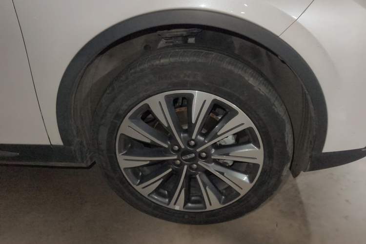 Used Lincoln Corsair 2022 2.0T Two-Wheel Drive Luxury Edition Right Front Wheel Hub