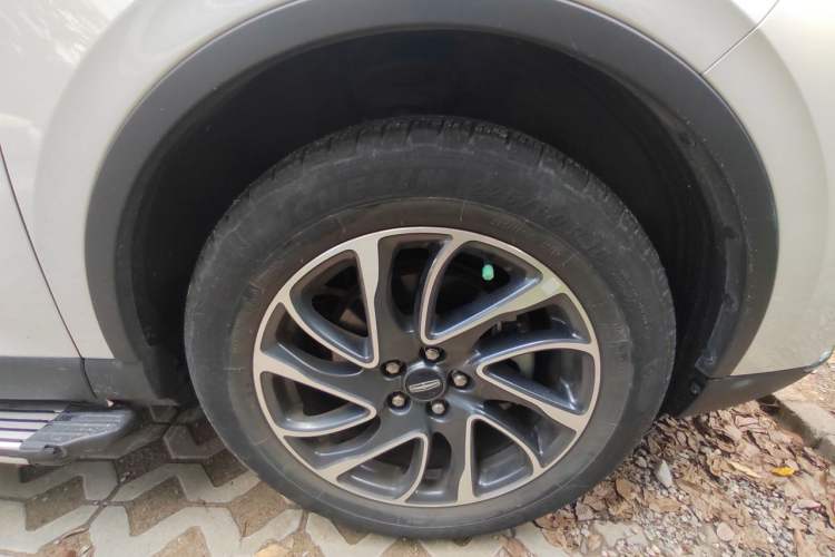 Used Lincoln Corsair 2022 2.0T Two-Wheel Drive Deluxe Edition Right Front Wheel Hub