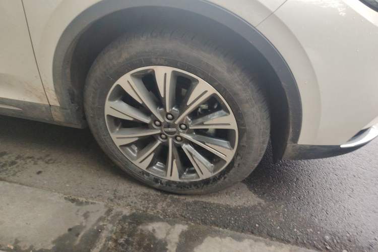 Used Lincoln Corsair 2022 2.0T Two-Wheel Drive Luxury Edition Right Front Wheel Hub
