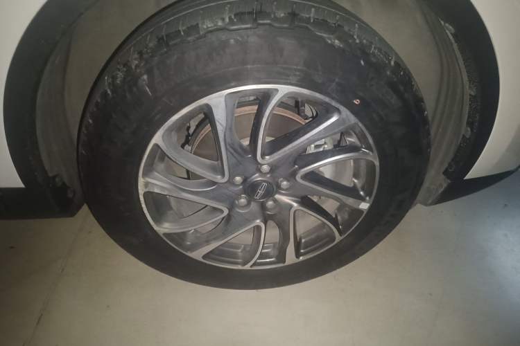 Used Lincoln Corsair 2022 2.0T Two-Wheel Drive Deluxe Edition Right Front Wheel Hub
