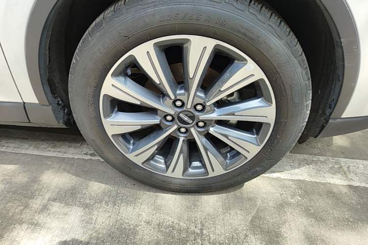 Used Lincoln Corsair 2022 2.0T Two-Wheel Drive Luxury Edition Right Front Wheel Hub