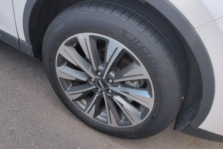 Used Lincoln Corsair 2022 2.0T Two-Wheel Drive Luxury Edition Right Front Wheel Hub