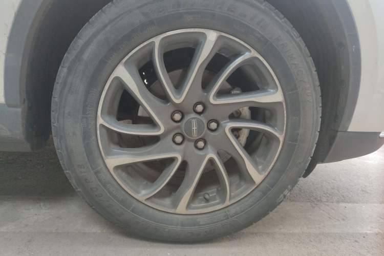 Used Lincoln Corsair 2022 2.0T Two-Wheel Drive Deluxe Edition Right Front Wheel Hub