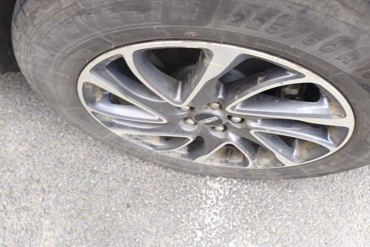Used Lincoln Corsair 2022 Revised Version 2.0T Two-Wheel Drive Premium Edition Right Front Wheel Hub