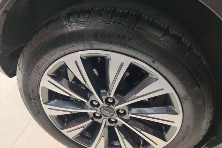 Used Lincoln Corsair 2022 2.0T Four-Wheel Drive Luxury Edition Right Rear Wheel Hub