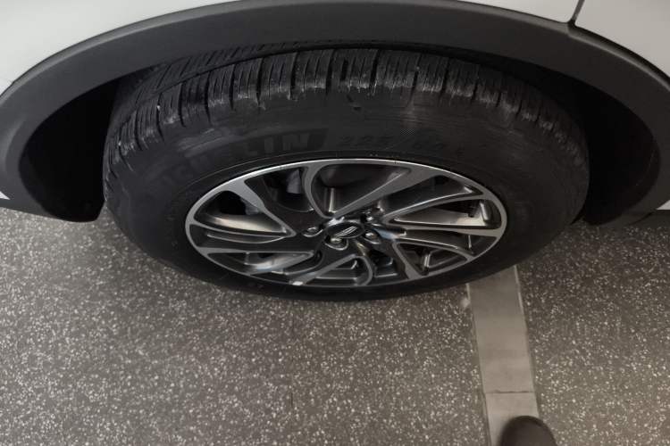 Used Lincoln Corsair 2022 2.0T Two-Wheel Drive Deluxe Edition Right Rear Wheel Hub