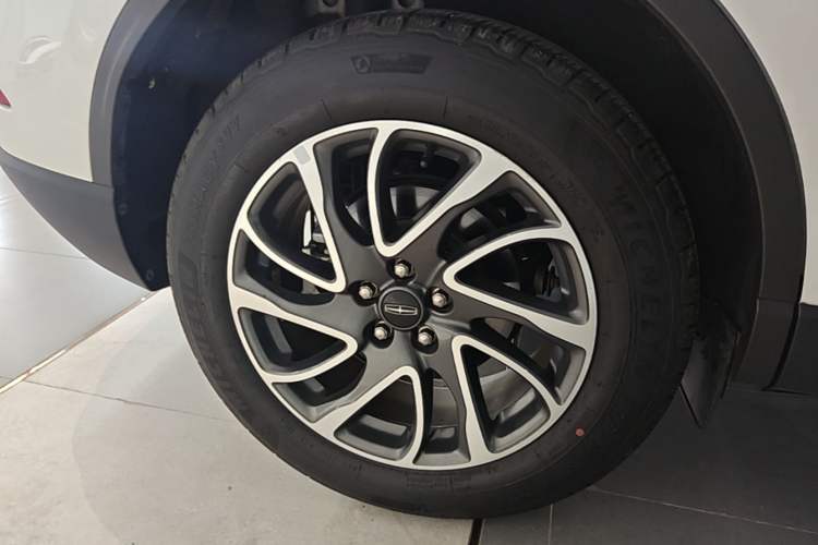 Used Lincoln Corsair 2022 2.0T Two-Wheel Drive Deluxe Edition Right Rear Wheel Hub