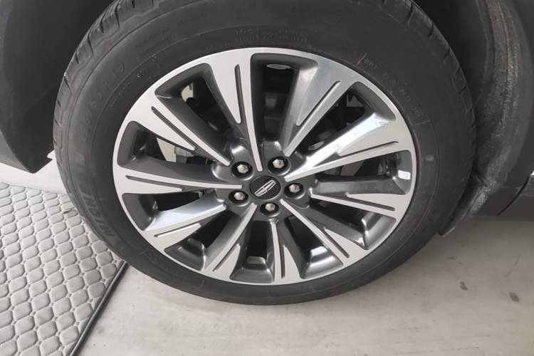 Used Lincoln Corsair 2022 2.0T Two-Wheel Drive Luxury Edition Right Rear Wheel Hub