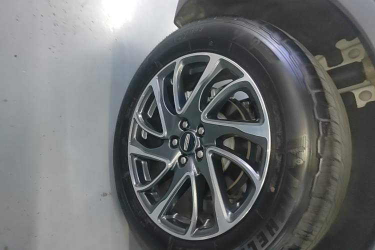 Used Lincoln Corsair 2022 Revised Version 2.0T Two-Wheel Drive Premium Edition Right Rear Wheel Hub