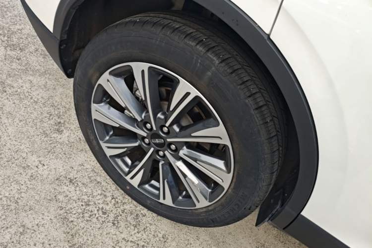Used Lincoln Corsair 2022 2.0T Two-Wheel Drive Luxury Edition Right Rear Wheel Hub
