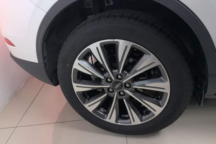 Used Lincoln Corsair 2022 2.0T Two-Wheel Drive Luxury Edition Right Rear Wheel Hub