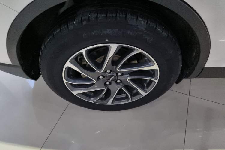 Used Lincoln Corsair 2022 Revised Version 2.0T Two-Wheel Drive Luxury Edition Right Rear Wheel Hub
