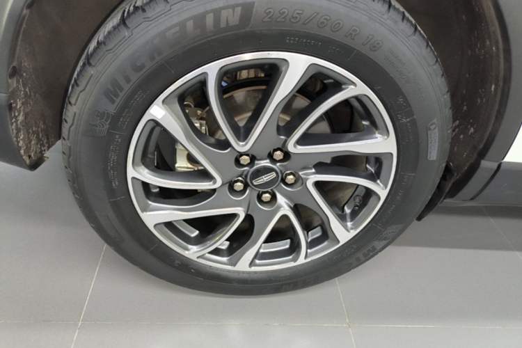 Used Lincoln Corsair 2022 2.0T Two-Wheel Drive Deluxe Edition Right Rear Wheel Hub