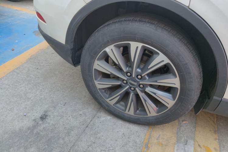 Used Lincoln Corsair 2022 2.0T Two-Wheel Drive Luxury Edition Right Rear Wheel Hub
